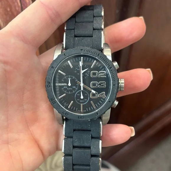 Diesel Black and Silver Men's Watch Franchise Watch - Picture 3 of 3